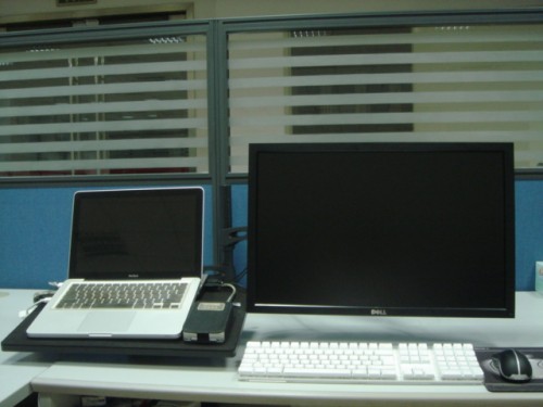 MacBook DELL and DXRACER stand